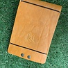 GolfRebels Gepersonaliseerde Scorecardhouder Tour-model Kleur Safraan GolfRebels Gepersonaliseerde Scorecardhouder Tour-model Kleur Safraan