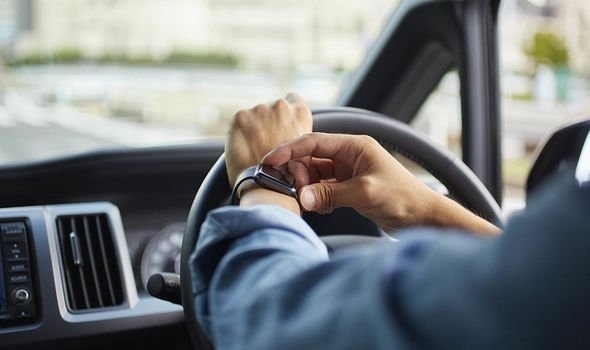 Smartwatch en el coche, ¿está permitido? Smartwatch en el coche, ¿está permitido?