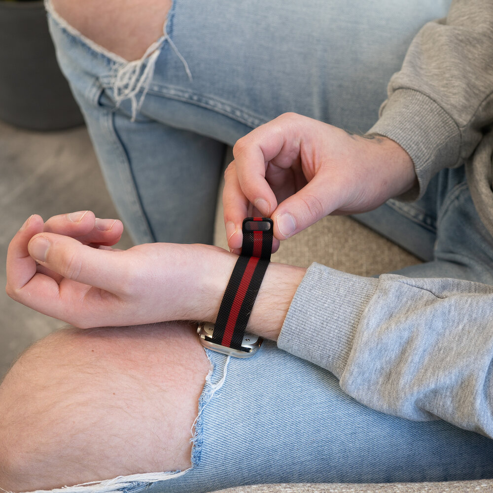 Strap-it Strap-it Correa milanese Apple Watch (negro/rojo) Strap-it Strap-it Correa milanese Apple Watch (negro/rojo)