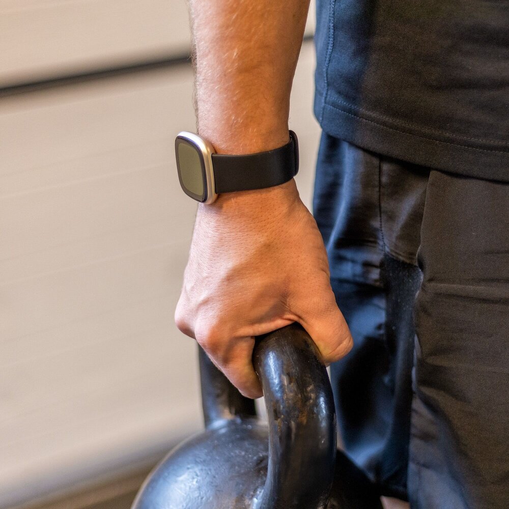 Strap-it Strap-it Correa silicona clásica Fitbit Sense 2 (negro)