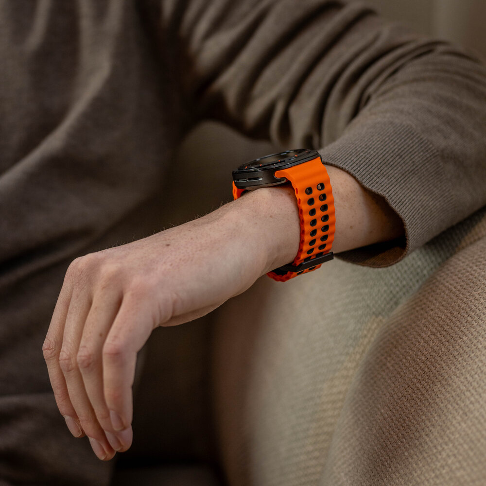 Strap-it Strap-it Correa de silicona wave Samsung Galaxy Watch Ultra (naranja/negra)