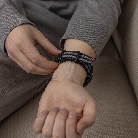 Strap-it Strap-it Correa nylon con hebilla Garmin Tactix 7 Pro (negra/gris) Strap-it Strap-it Correa nylon con hebilla Garmin Tactix 7 Pro (negra/gris)