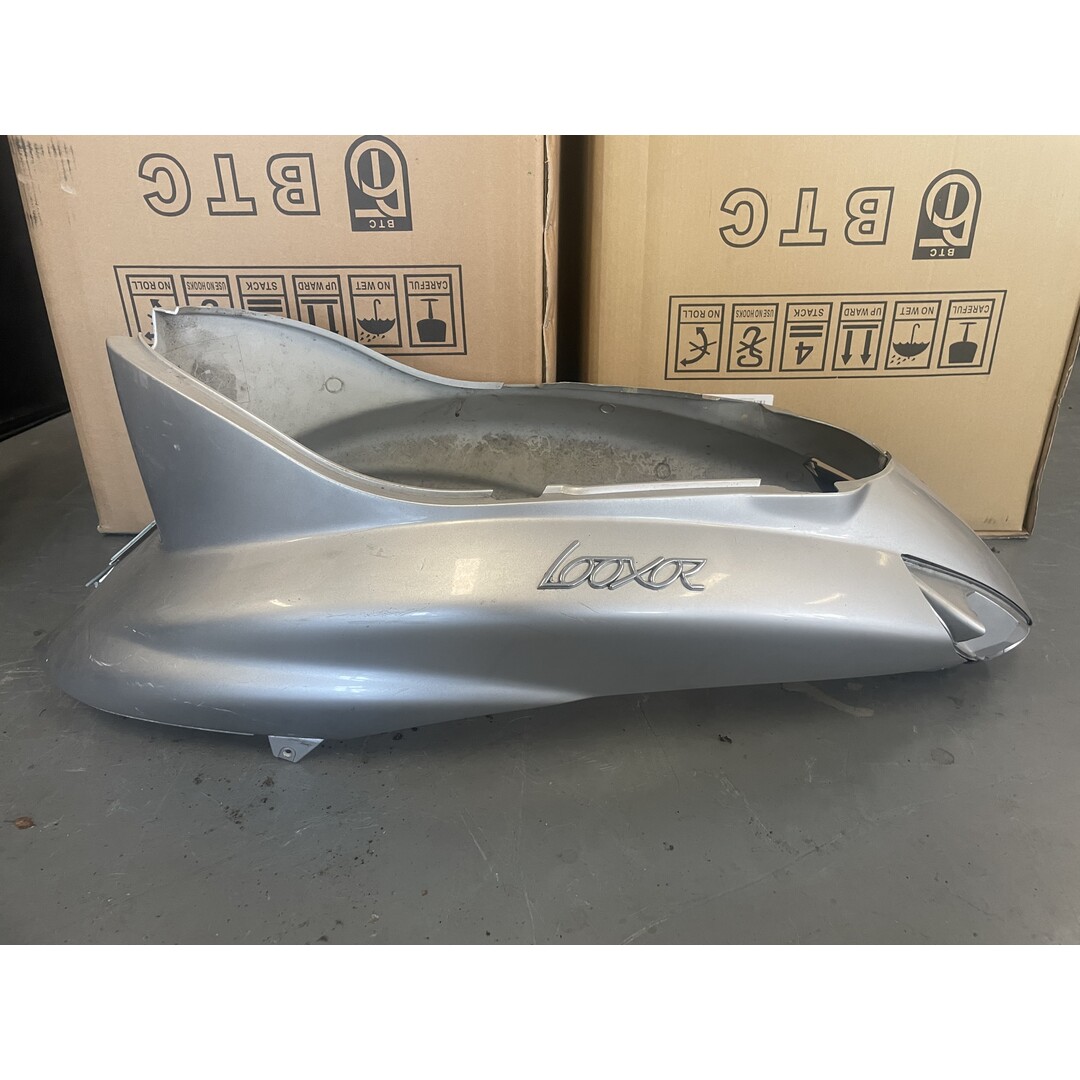 Peugeot Peugeot  Looxor/ Achterscherm compleet/ grijs
