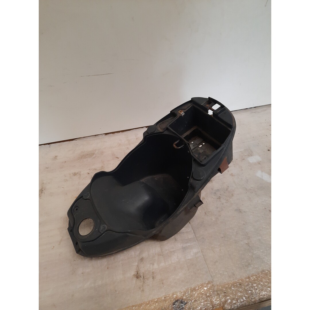 Piaggio Liberty oud model Wit / buddybak / opberg bak / zonder zadel