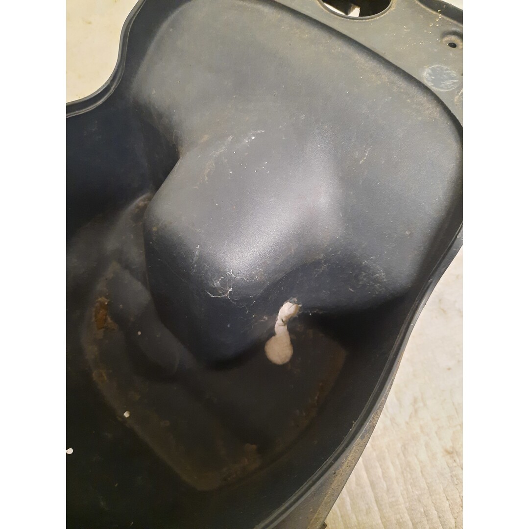 Piaggio Liberty oud model Wit / buddybak / opberg bak / zonder zadel