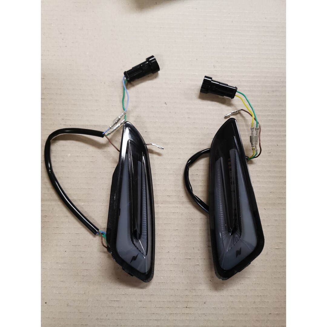 RAW-set Voor Knipperlicht / Voorzijde / Vespa sprint / LED SQ THNDR Strike (Lichte transportschade mogelijk)