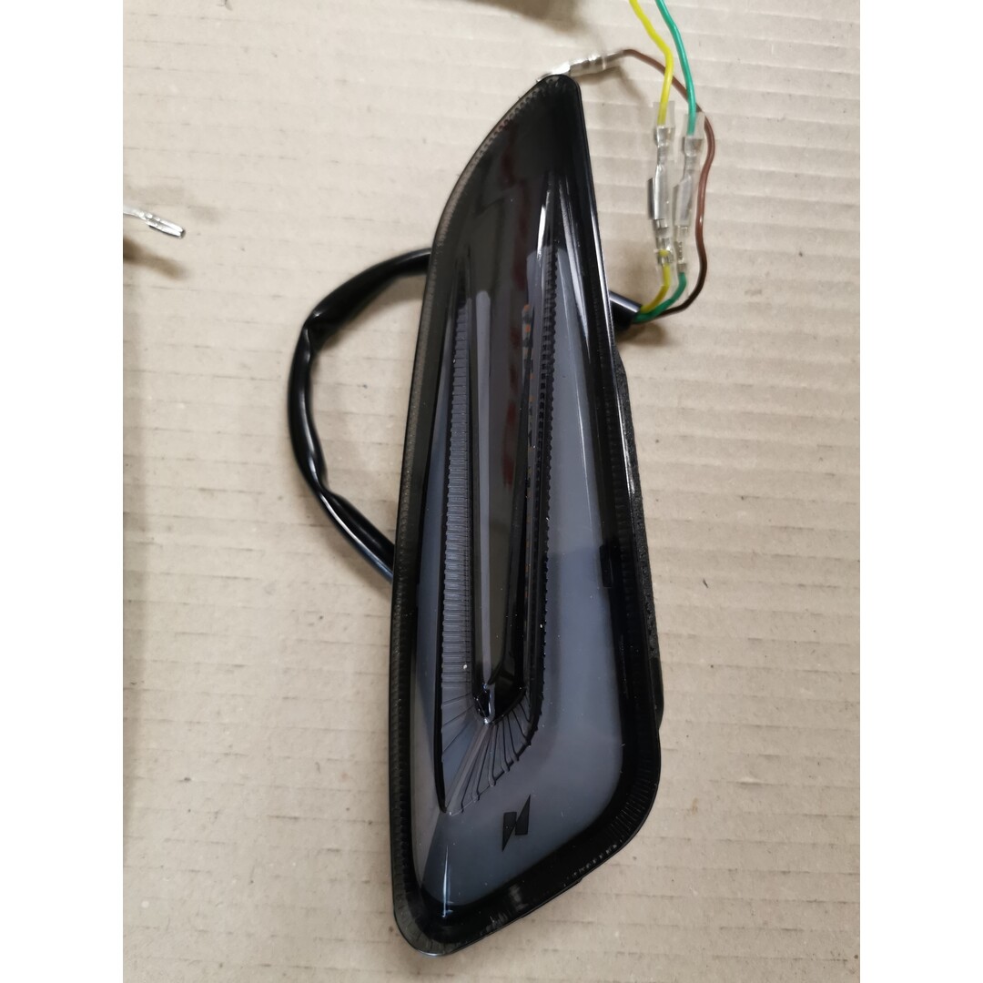 RAW-set Voor Knipperlicht / Voorzijde / Vespa sprint / LED SQ THNDR Strike (Lichte transportschade mogelijk)