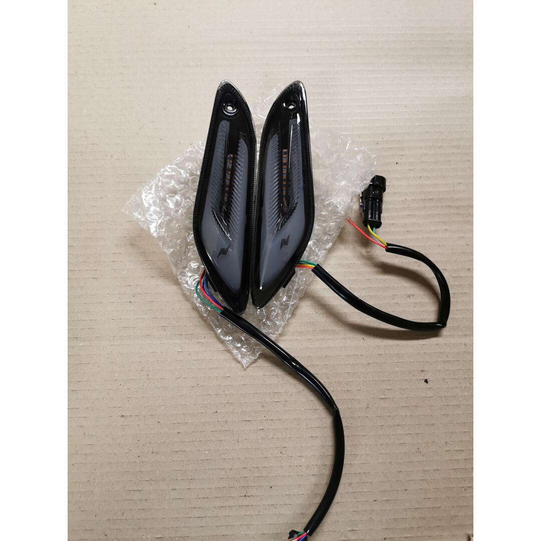 RAW-set Knipperlicht / Achter / Achterkant / Vespa sprint / LED SQ THNDR Strike (Lichte transportschade mogelijk)