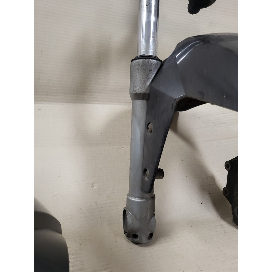 Aprilia Aprilia Sport City 50 / 2010 / Voorvork incl. spatbord