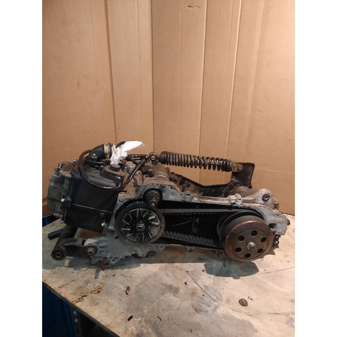 Gy6 Motorblok gy6 12 inch dubbele achterveer / belagio / belisimo zie foto / km stand 3.356