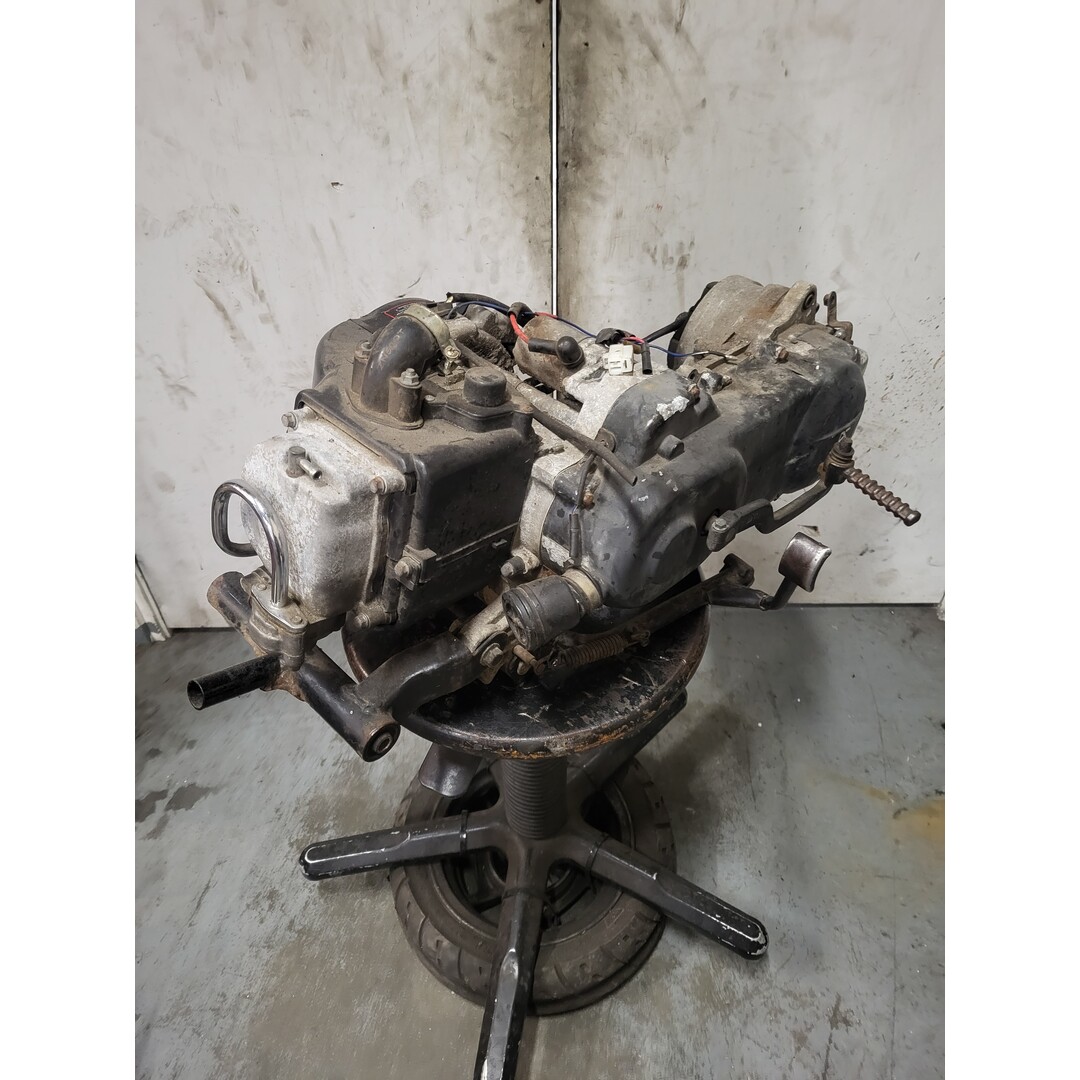 Benzhou Motorblok GY6 12Inch. heeft compressie