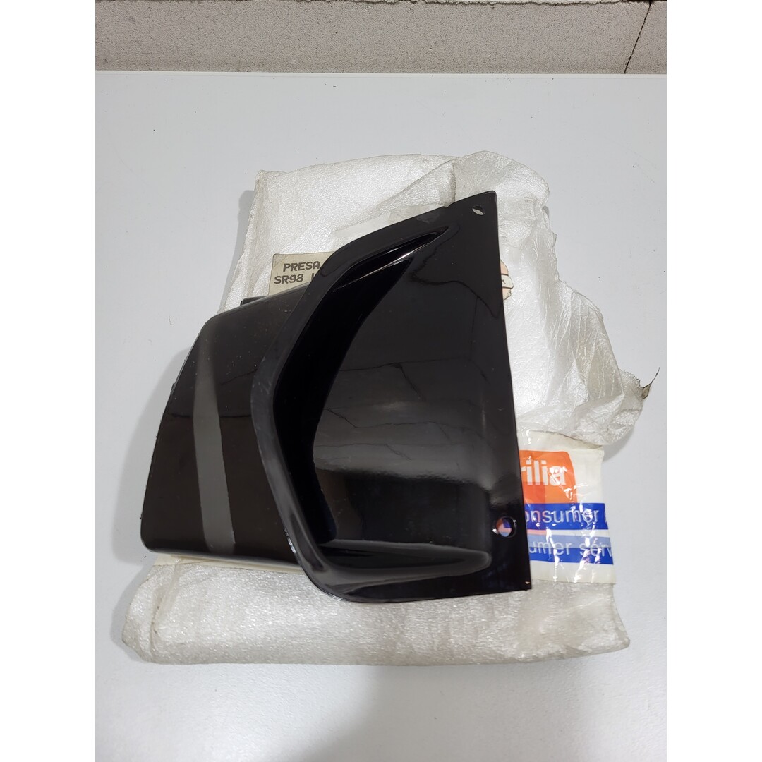 Aprilia Aprilia SR 50 / Lucht inlaat kap AP8239403