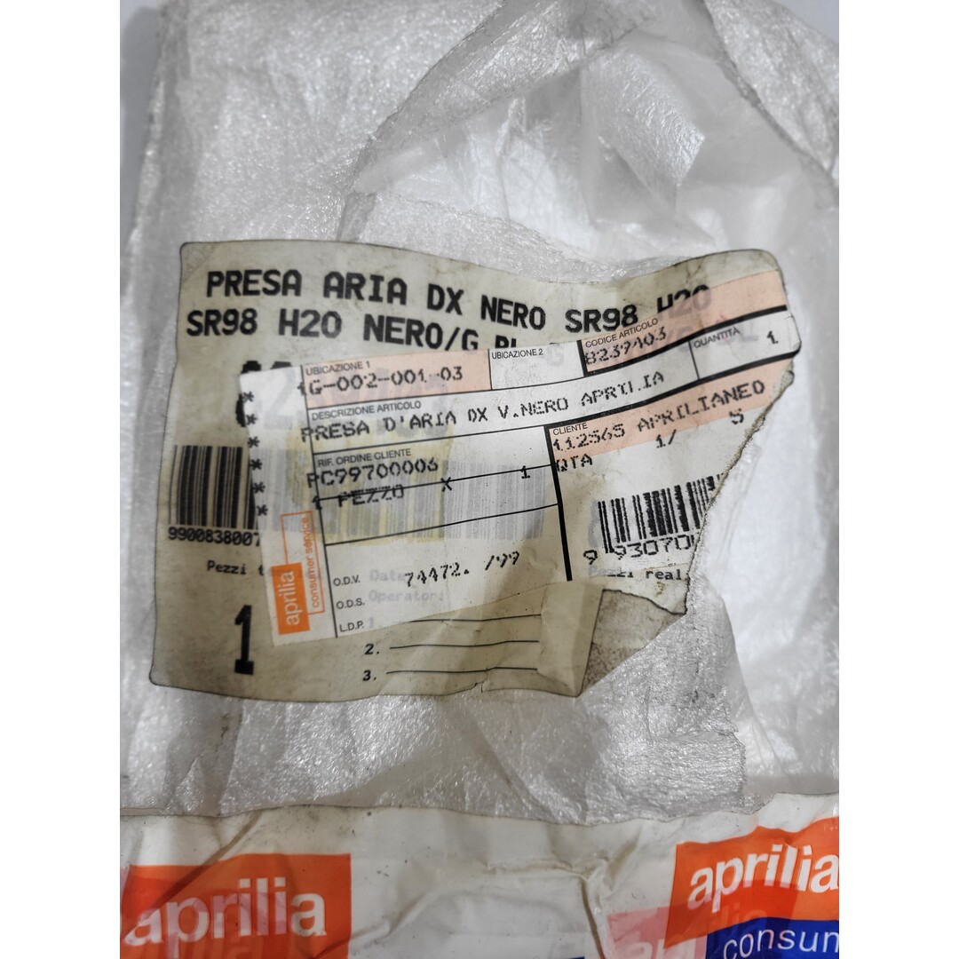 Aprilia Aprilia SR 50 / Lucht inlaat kap AP8239403