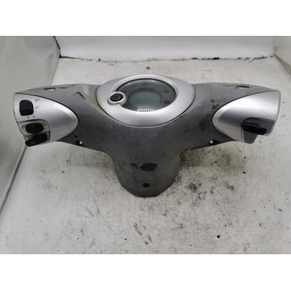 Yamaha Neo's / Neos / 2010 / 2stroke / stuurkap binnen / tellerkap / kilometerteller / km stand onbekend