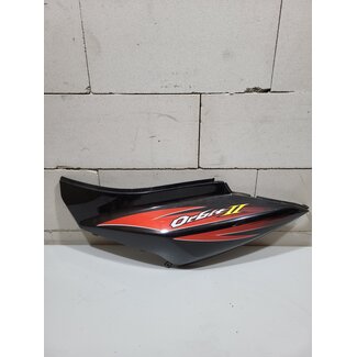 Sym Orbit 2 / Zijscherm Zijkap rode sticker Zwart Links