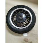 Vespa Sprint / Achtervelg / Achterwiel / Zo goed als nieuwe band