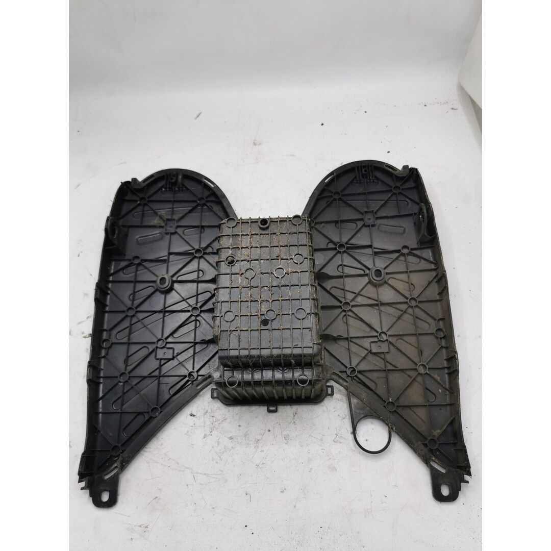 Peugeot Peugeot Kisbee RS 2014 / Treeplank / Treeplaat / Voetenplaat / Accubak