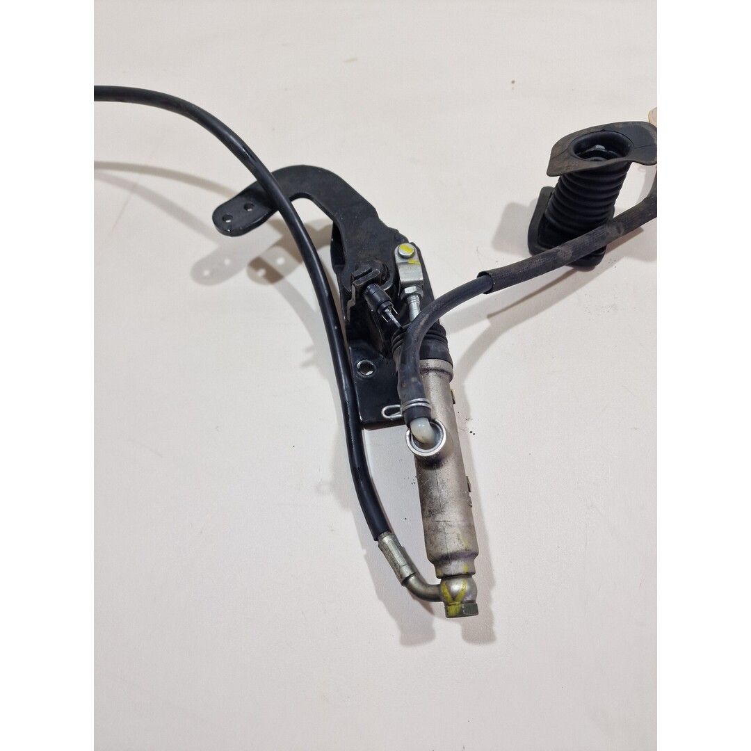 Piaggio Piaggio Mp3 300 LT 2010 / Voetrem systeem ( getest ) remcilinder remleiding