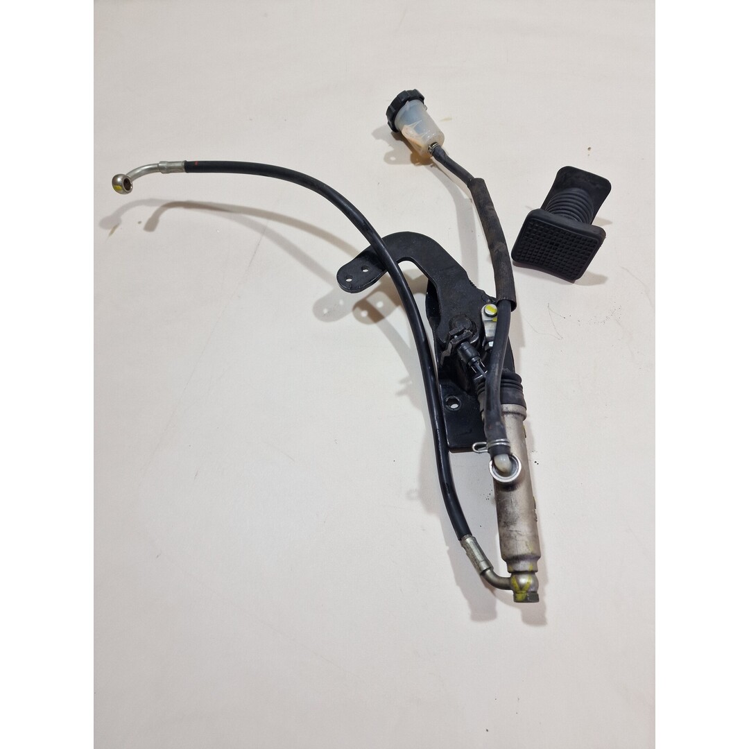 Piaggio Piaggio Mp3 300 LT 2010 / Voetrem systeem ( getest ) remcilinder remleiding