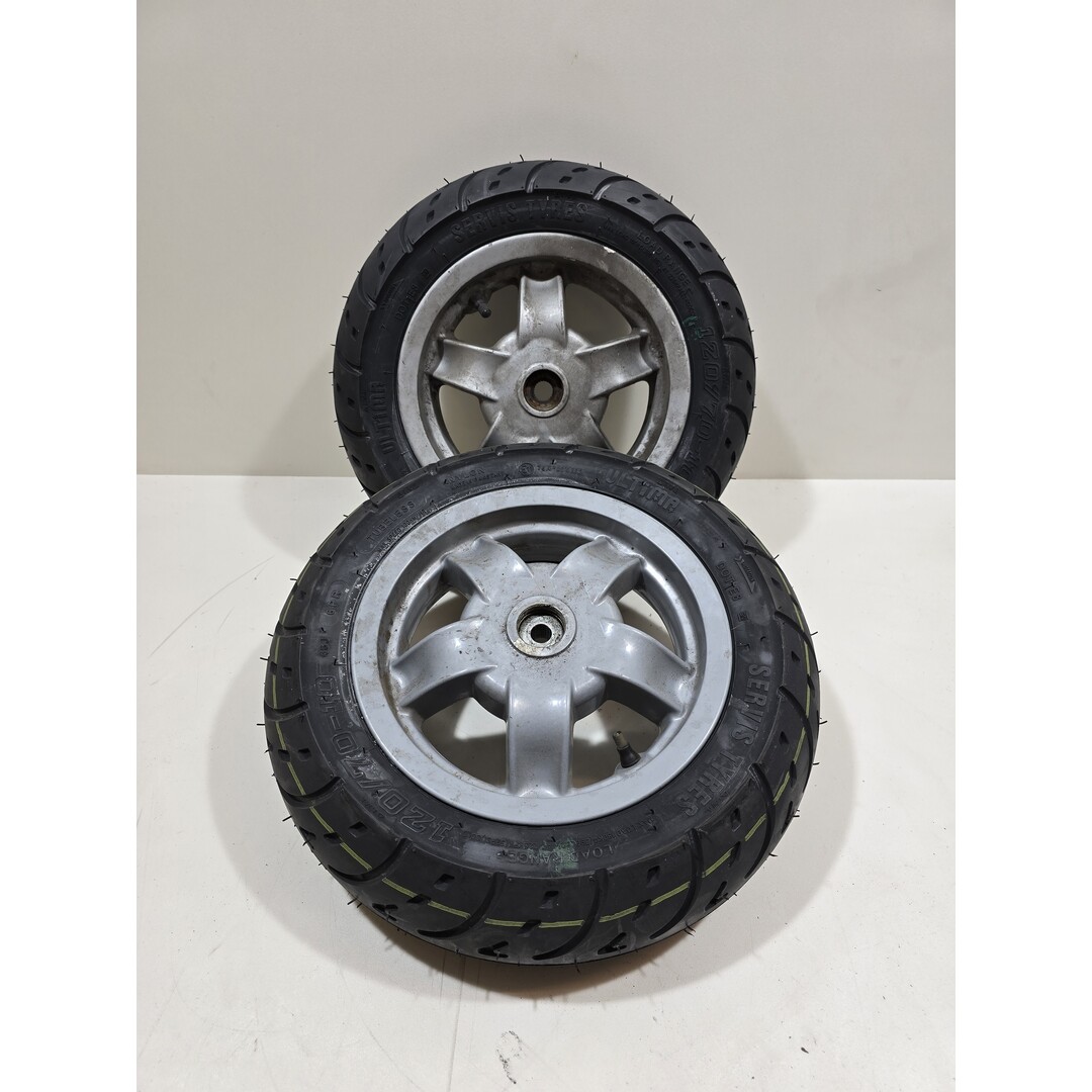 Achterwiel Piaggio zip 4t grijs / Nieuwe band!