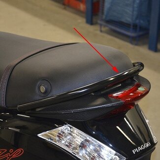 Piaggio oppakbeugel (made in EU) zip2000 zwart glans achter