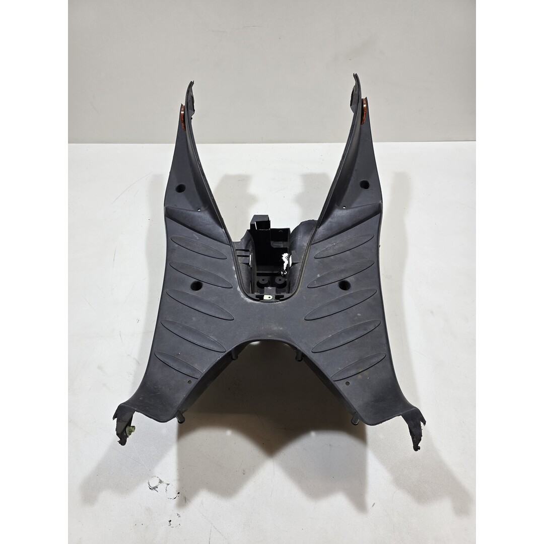 Peugeot Peugeot Vivacity oud type / Treeplank ( gat bij acu bak zie foto )