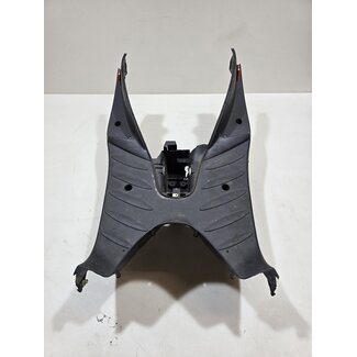 Peugeot Peugeot Vivacity oud type / Treeplank ( gat bij acu bak zie foto )