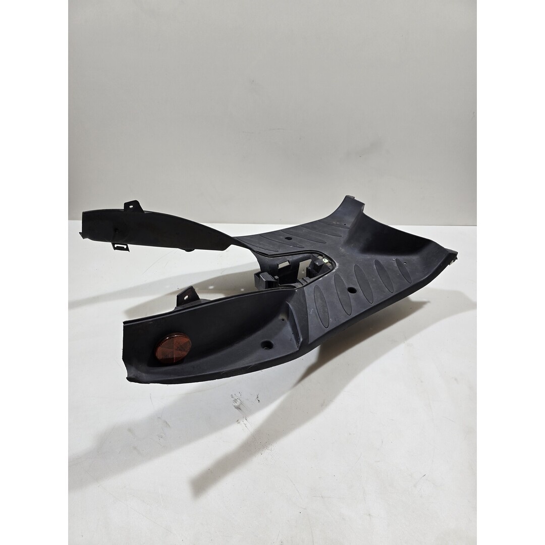 Peugeot Peugeot Vivacity oud type / Treeplank ( gat bij acu bak zie foto )