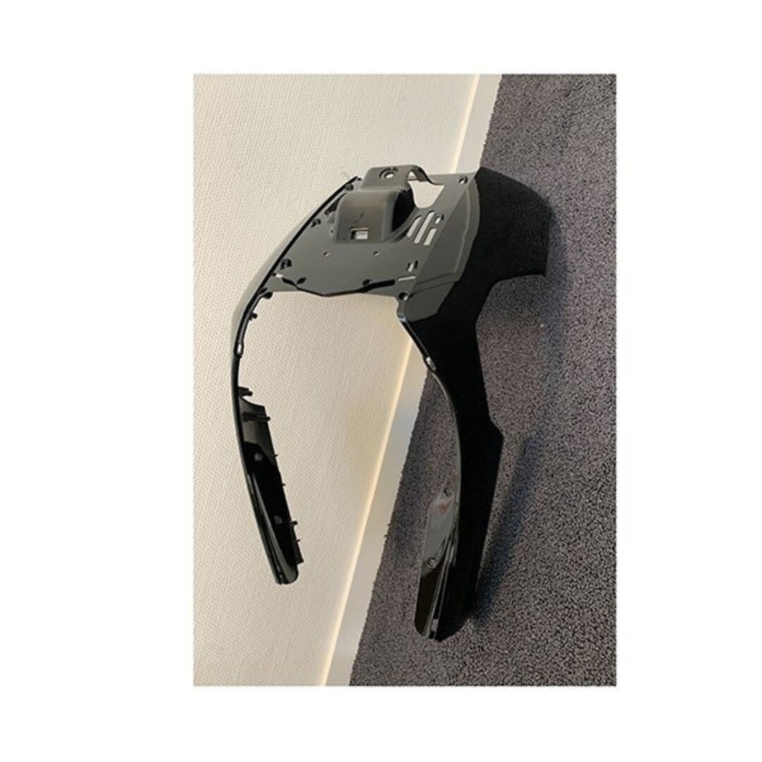 beenschild like zwart kymco orig 64302-lgr5-e10-n1p