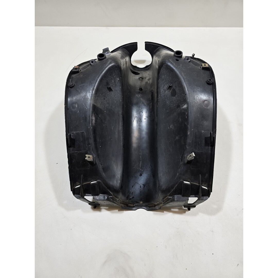 Piaggio Zip type 3 Beenschild met opberg vak