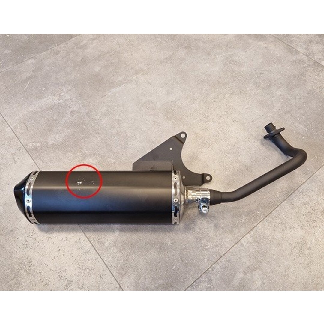 Piaggio uitlaat ovaal SCHADE (model akrapovic) E2 zip 4t zwart/zwart