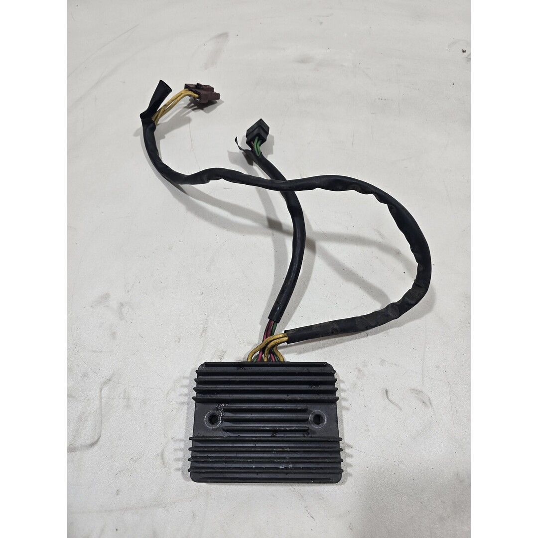 Piaggio Piaggio Mp3 250 LT 2009 / Spanningsregelaar