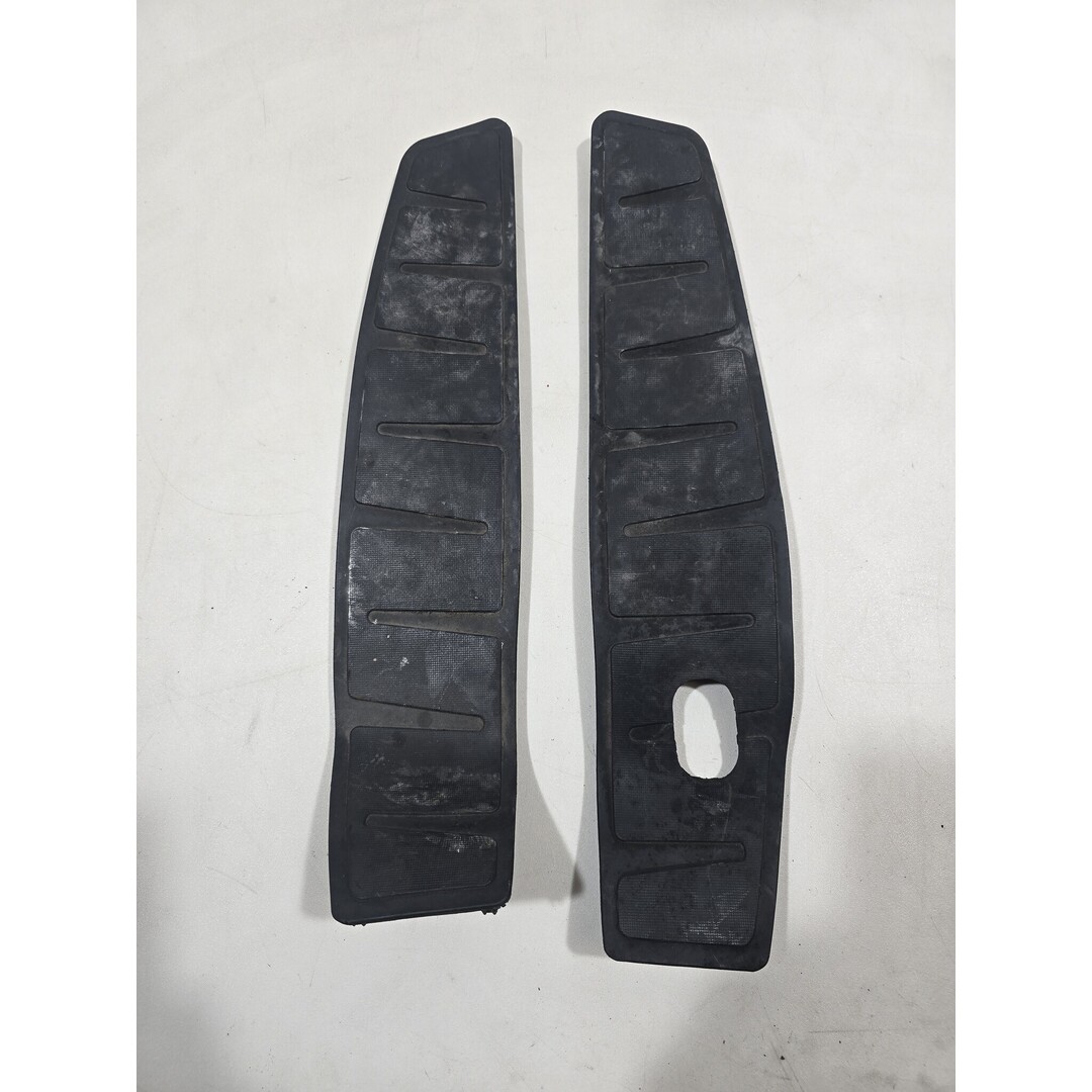 Piaggio Piaggio Mp3 250 LT 2009 / Treekplank mat set ( met uitsparing voetrem )