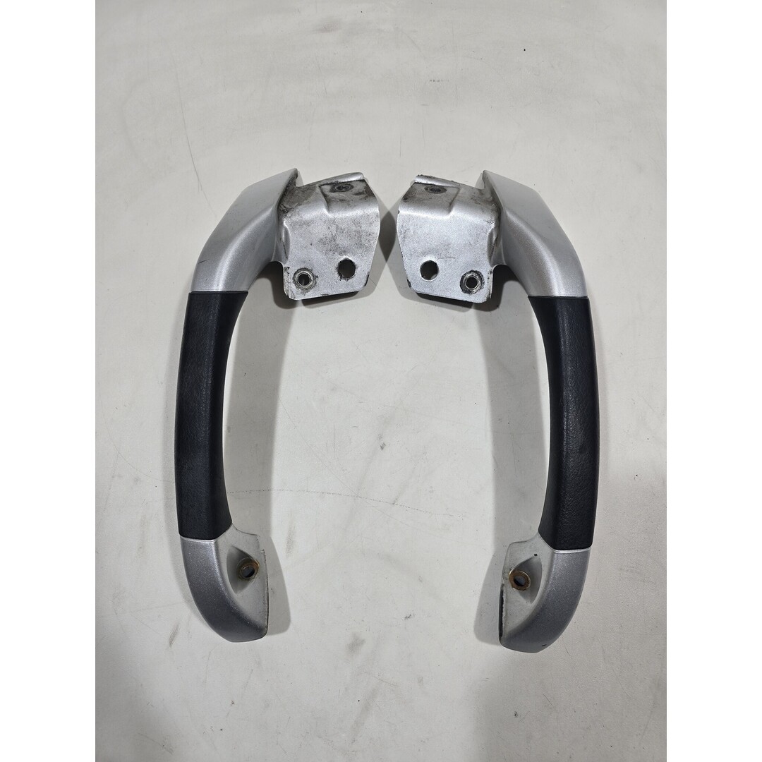 Piaggio Piaggio Mp3 250 LT 2009 / handgreep set Links Rechts 624452 / 624453 Grijs