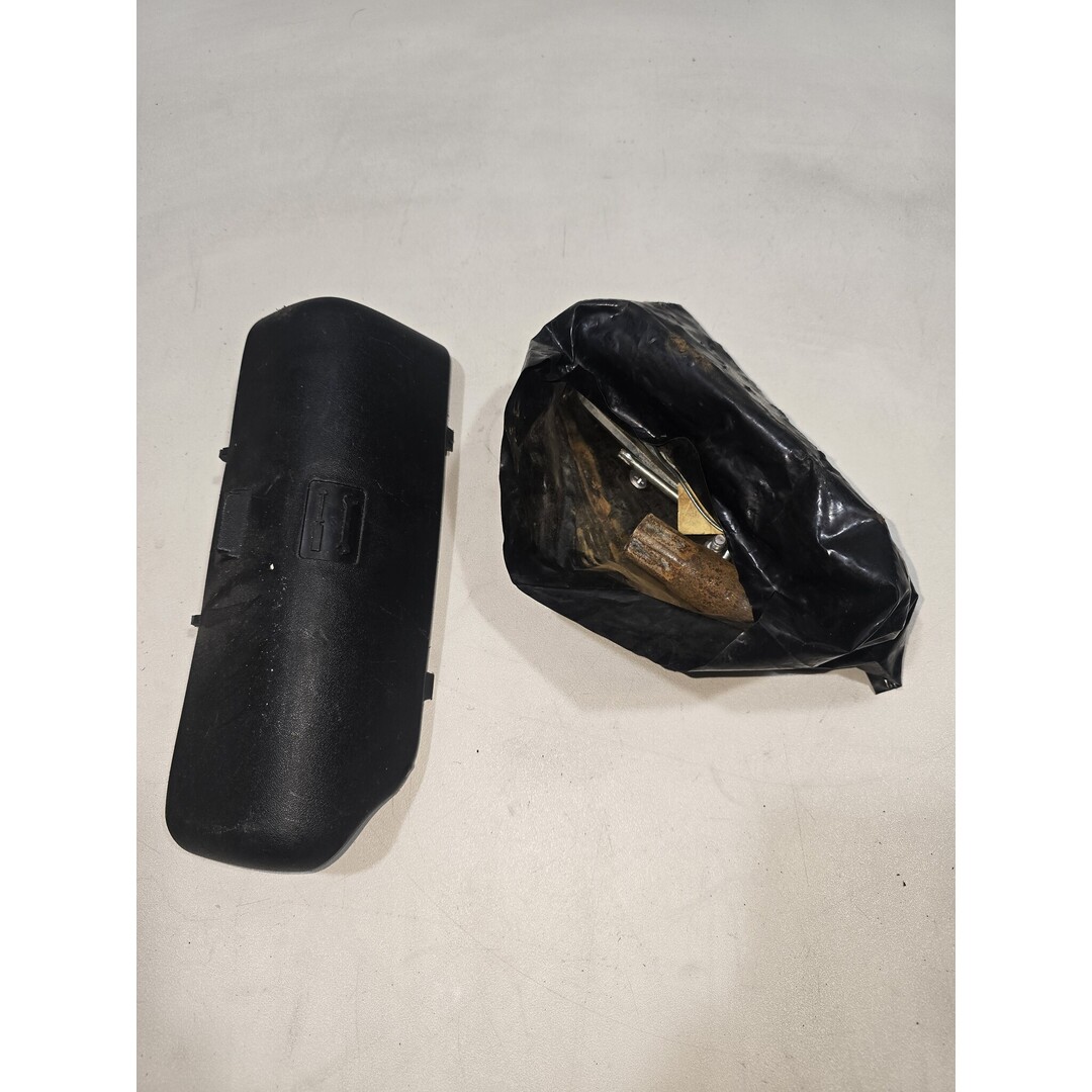 Piaggio Piaggio Mp3 250 LT 2009 / Afdek kap gereedschap in buddy MET gereedschap