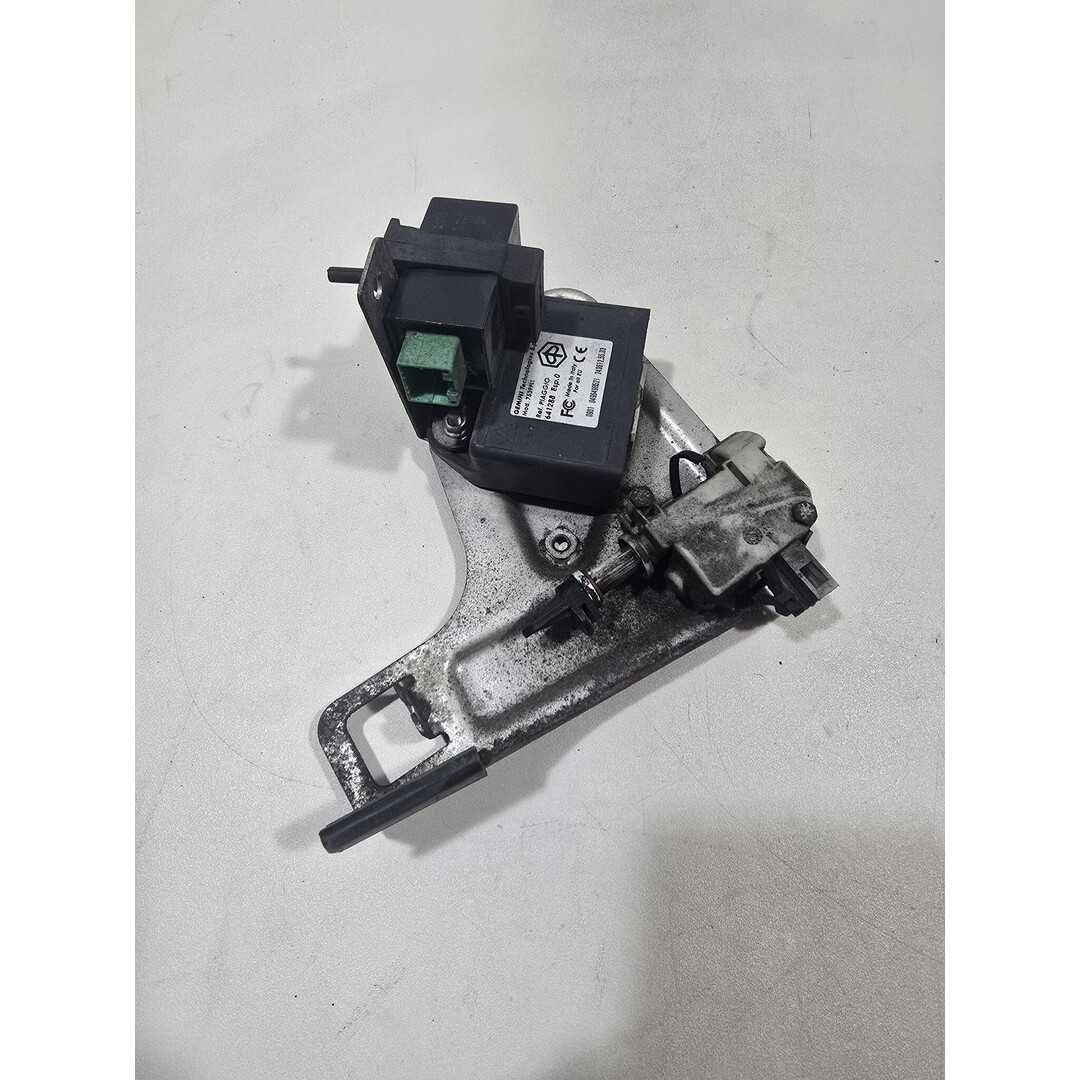 Piaggio Piaggio Mp3 250 LT 2009 / Regeleenheid buddyslot vergrendening incl. vergrendelingsmotor