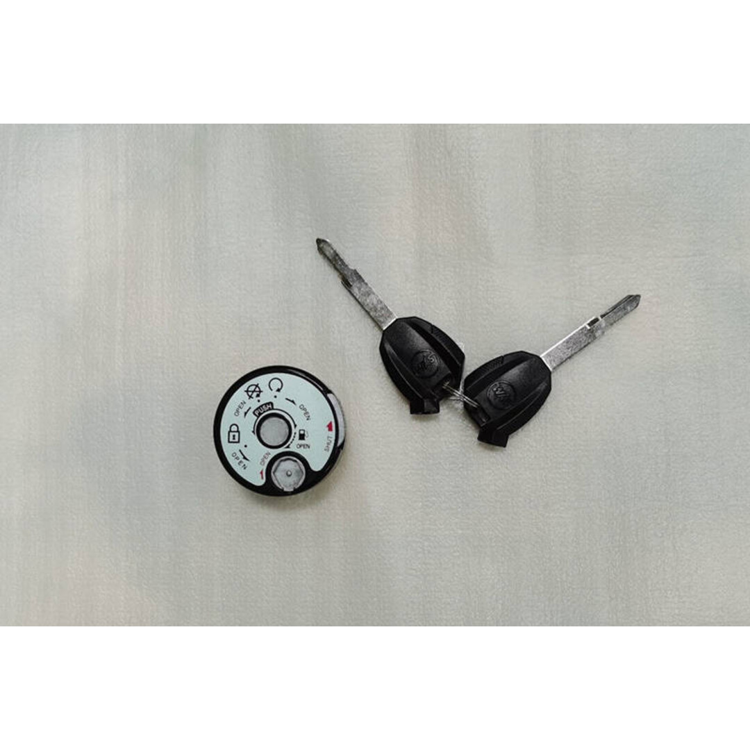 Sym 2x sleutel blind + contactslot kap / Sym Fiddle 4 / 3511A-XC1-000