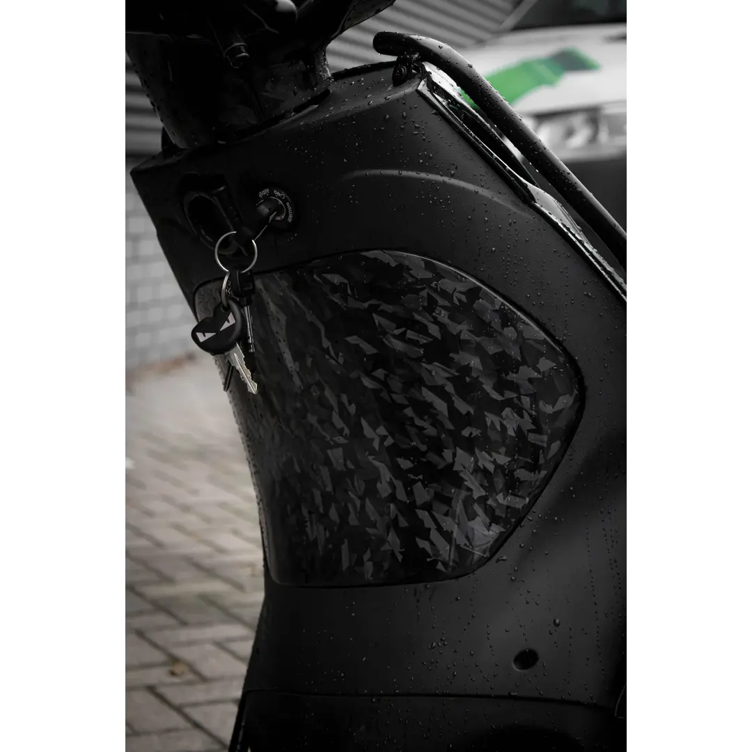 Piaggio Beenschildklep Forged Carbon Piaggio Zip