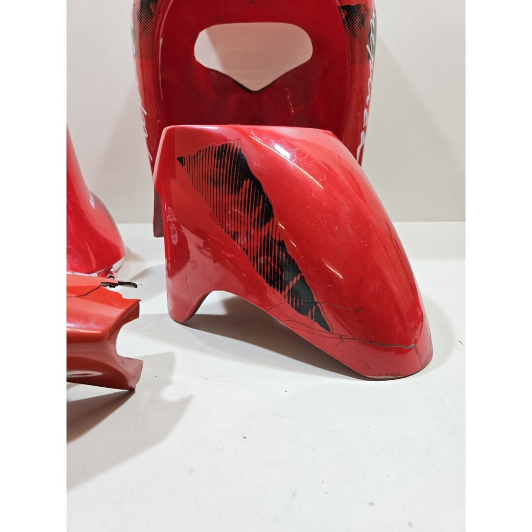 Piaggio Puch Zip type 1/2/3 / Kappen set Carbon replica  set zie foto gaten voor koeling / stuurkap gebroken