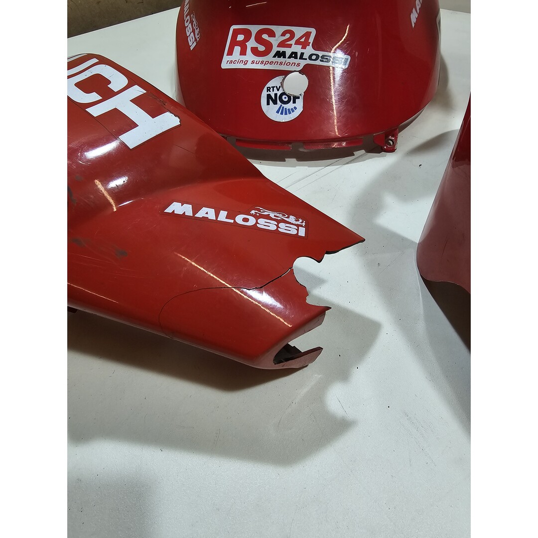 Piaggio Puch Zip type 1/2/3 / Kappen set Carbon replica  set zie foto gaten voor koeling / stuurkap gebroken