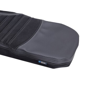 buddydek alcantara streep Sport (made in EU) Vespa zwart/grijs >2024 past op gts 125cc, gts 250cc, gts 300 (euro4)
