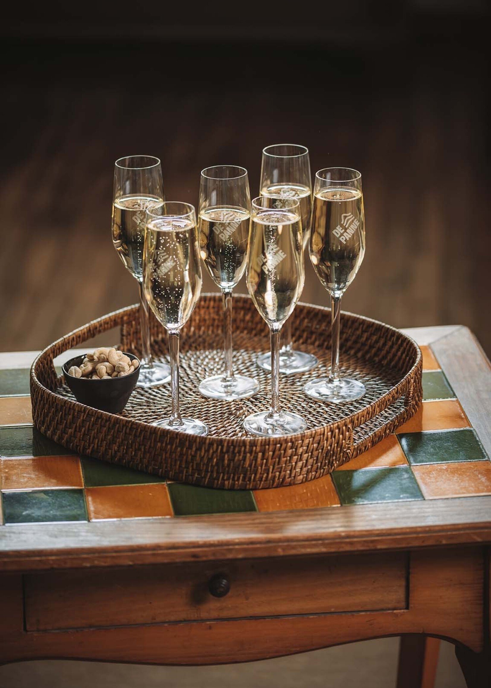 Karton mit 6 Gläsern Champagner