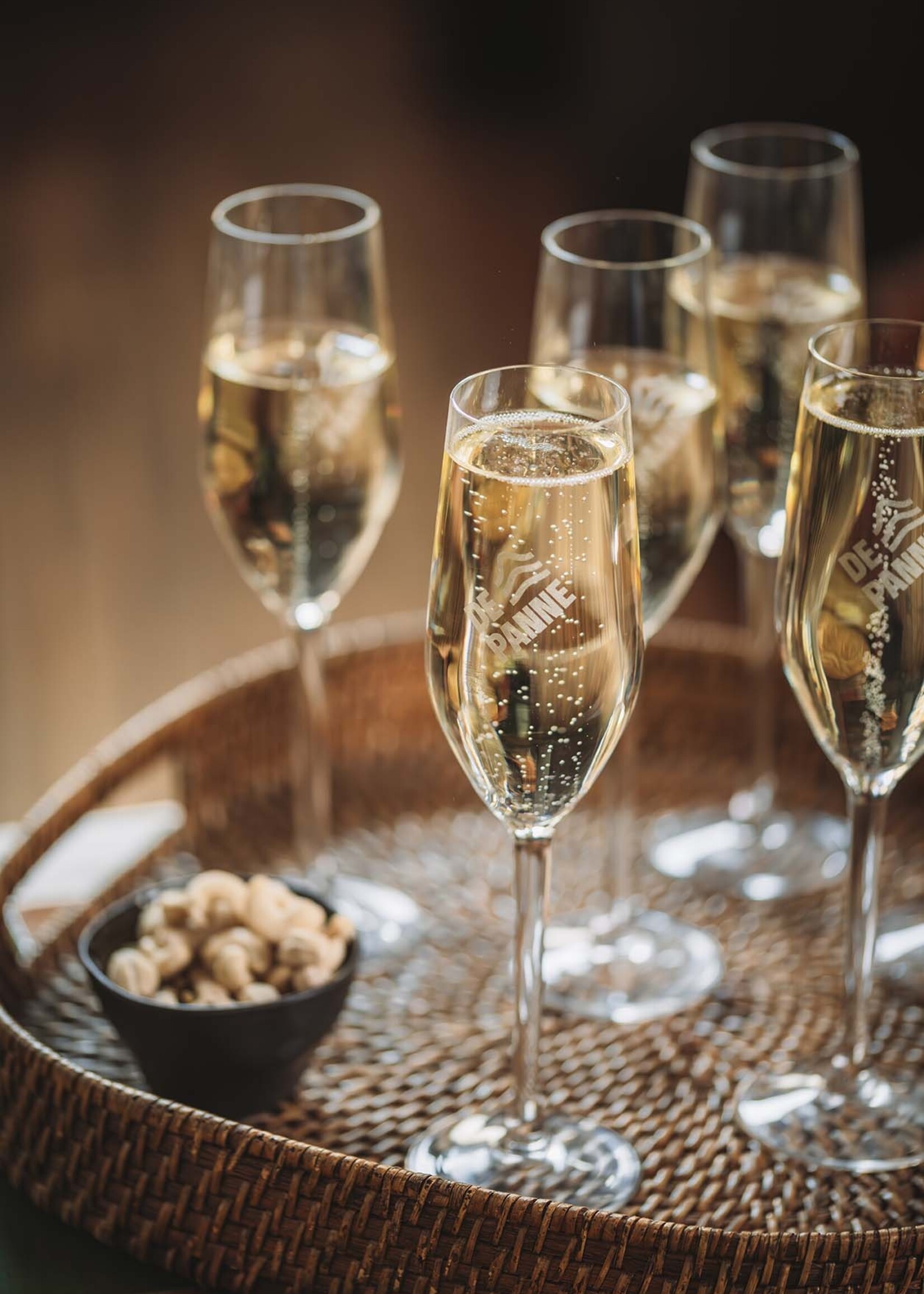 Karton mit 6 Gläsern Champagner