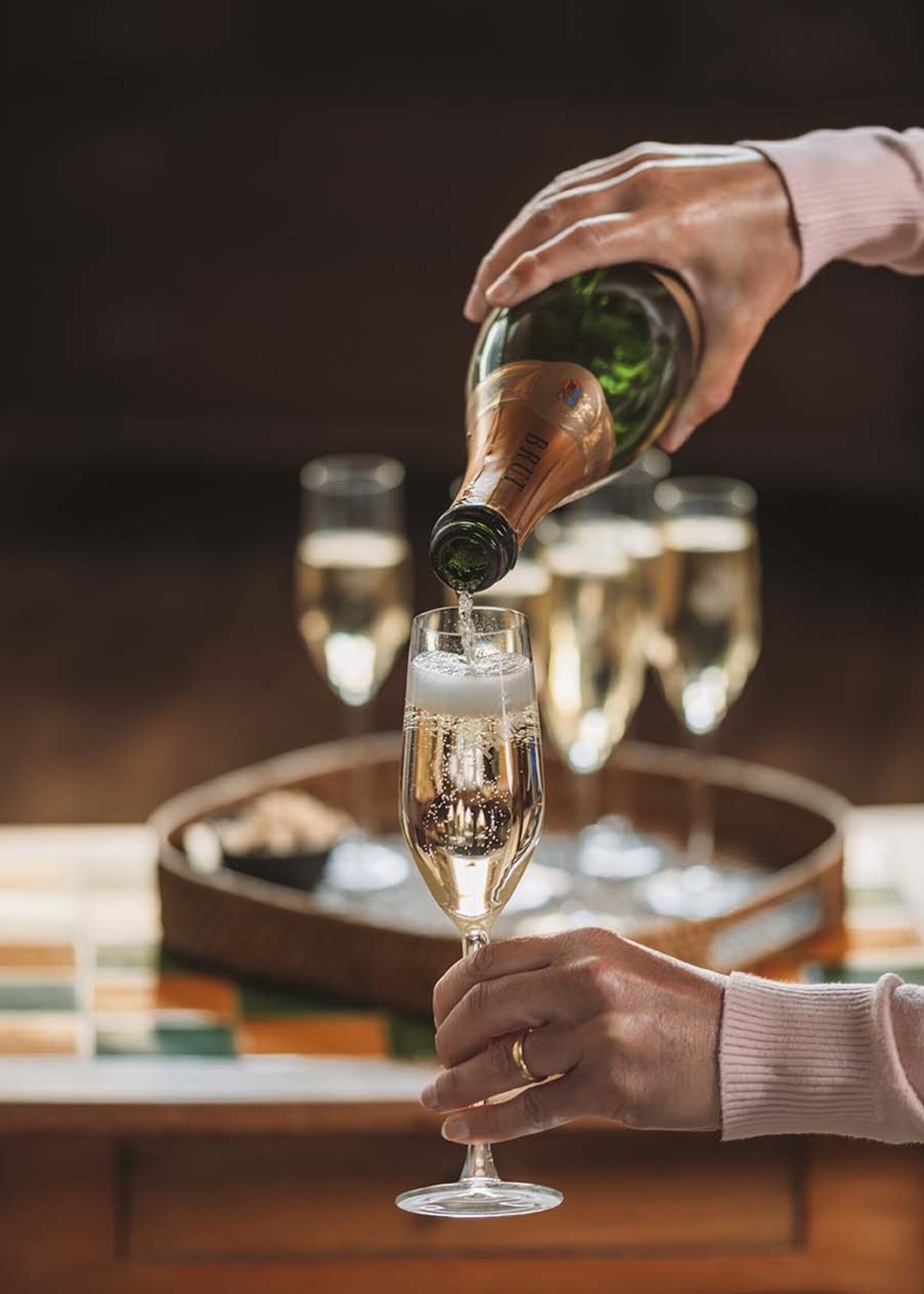 Karton mit 6 Gläsern Champagner