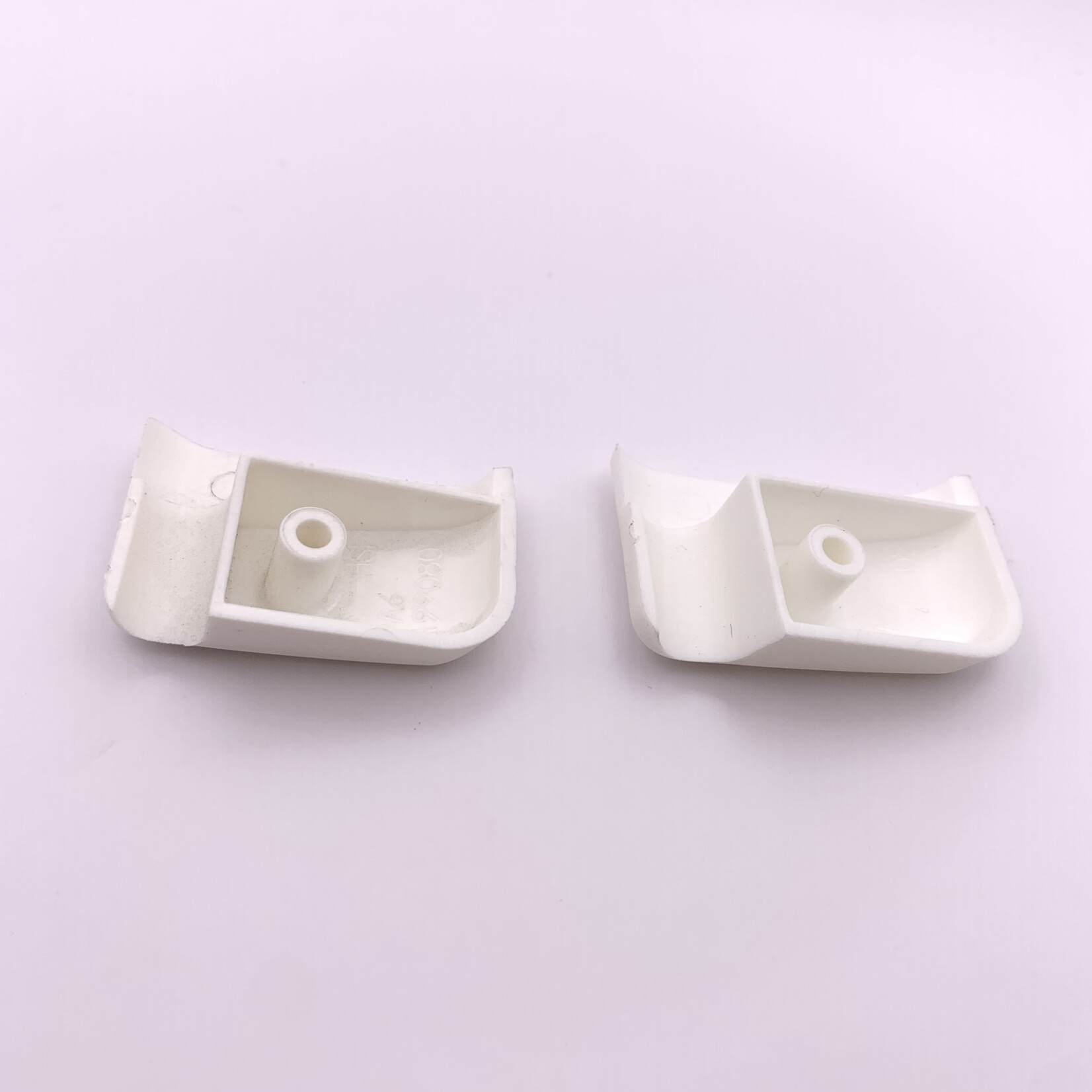Bürstner Afdekkap plastic wit mj11 , VME = 2 stuks