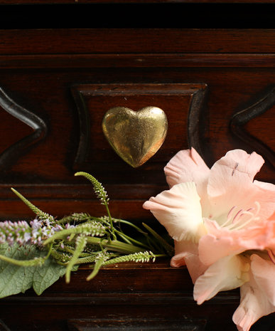 Doing Goods Knob Holly Hart