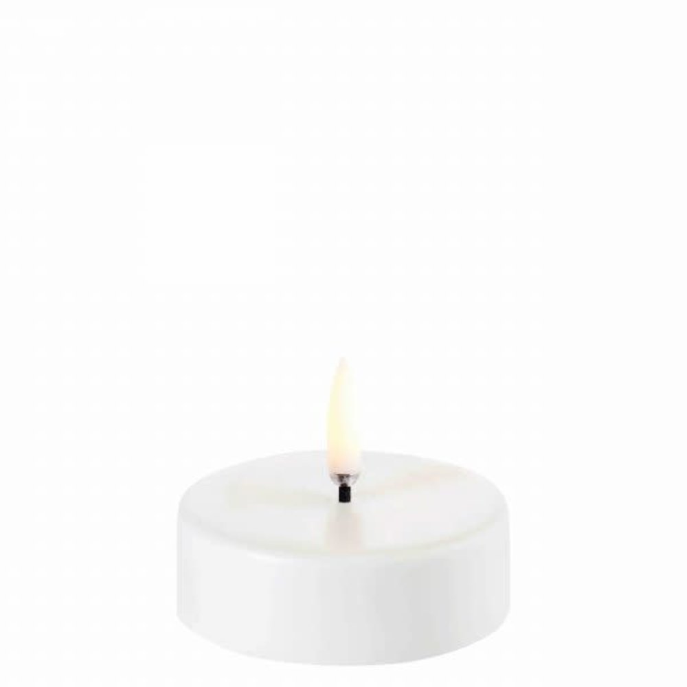 Uyuni LED tealight maxi Smooth,  6,1x2,2 - Nordic white Uyuni LED tealight maxi Smooth,  6,1x2,2 - Nordic white