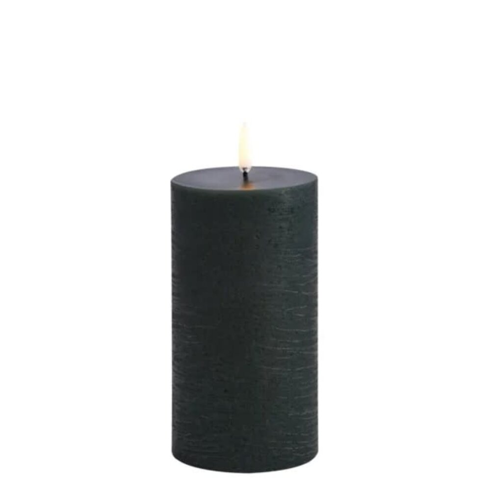 Uyuni LED pillar candle Rustic 7,8x15cm - Pine green