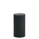 Uyuni LED pillar candle Rustic 7,8x15cm - Pine green Uyuni LED pillar candle Rustic 7,8x15cm - Pine green