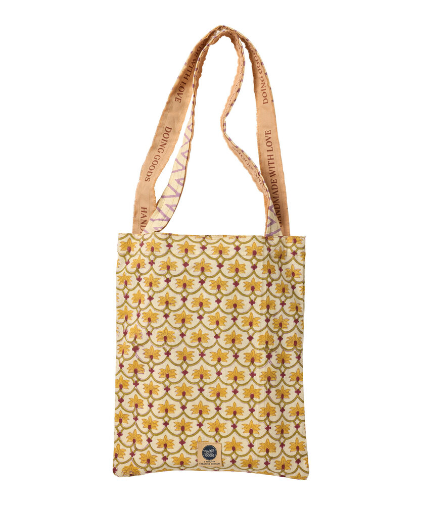 Doing Goods Dani Single Throw in Tote Bag - 220 x 140 cm Doing Goods Dani Single Throw in Tote Bag - 220 x 140 cm